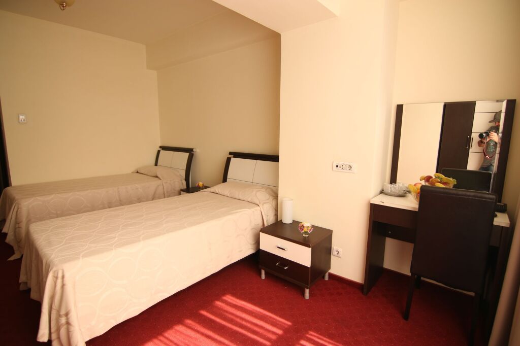 Lina Hotel - 687