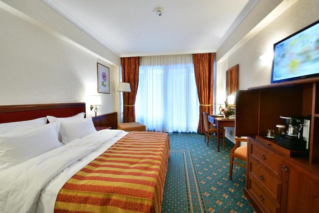 Lux Garden Hotel - 699