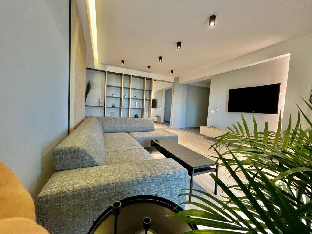 Luxury apartment, private parking,7 - 878