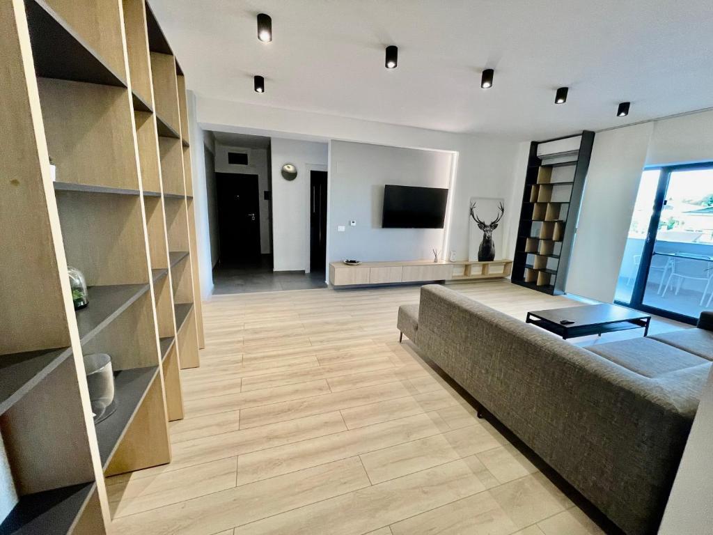 Luxury apartment, private parking,7 - 352
