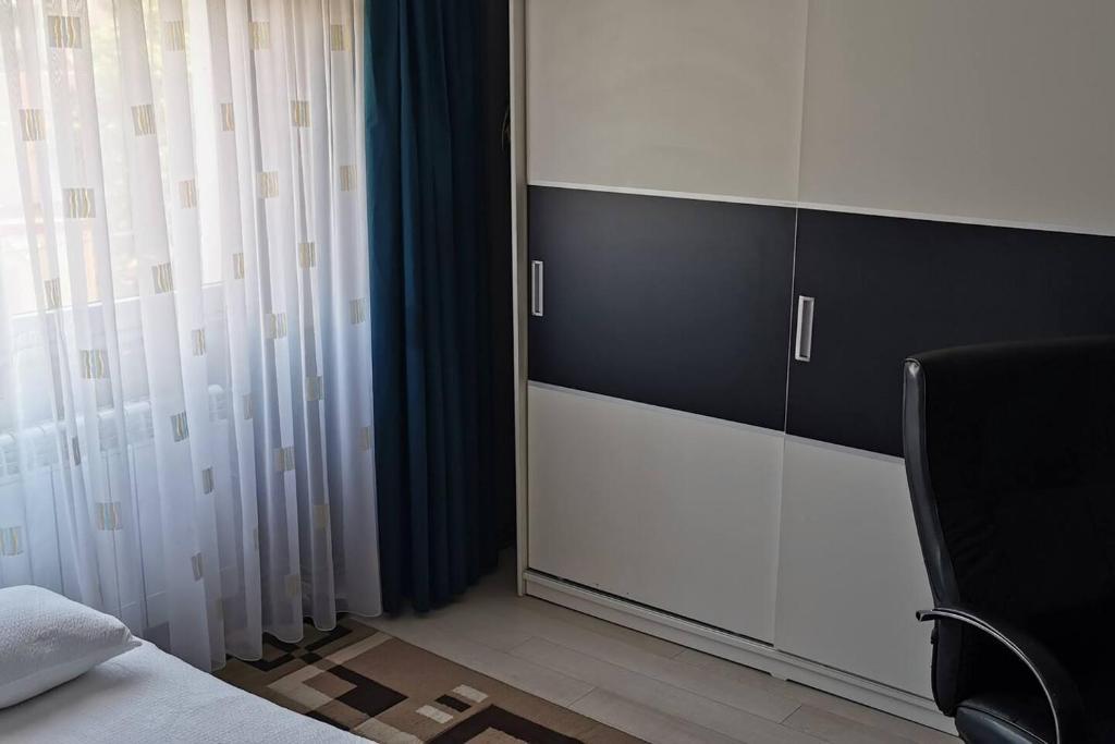 Luxury apartment with two bedrooms and large living room, 100 square meters, city center - 801