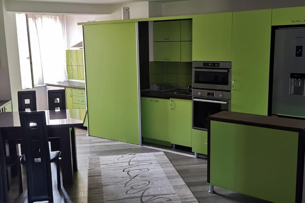 Luxury apartment with two bedrooms and large living room, 100 square meters, city center - 130