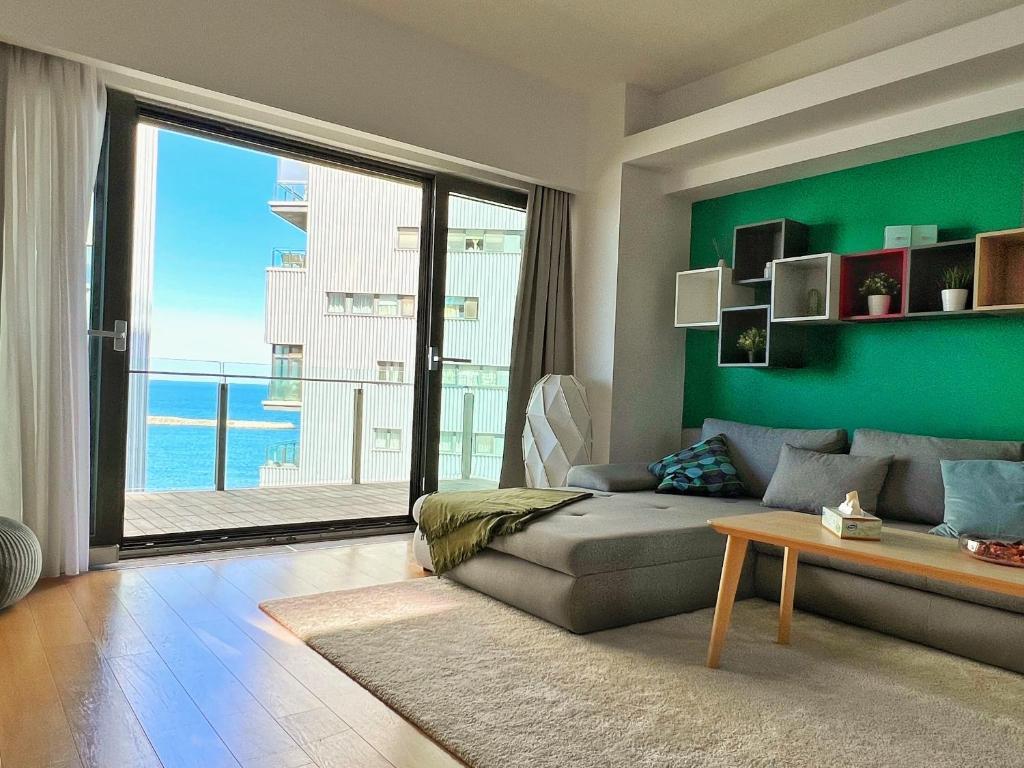 Luxury beachfront apt - quite area, 100 sqm - 35