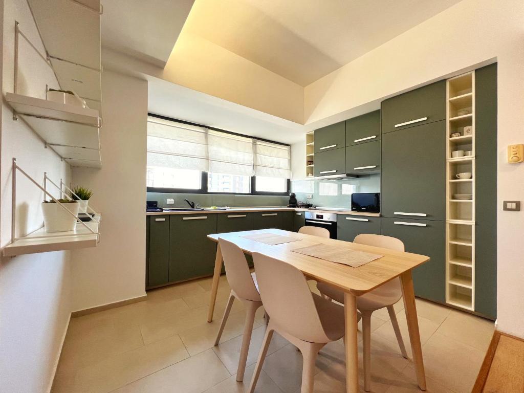 Luxury beachfront apt - quite area, 100 sqm - 689