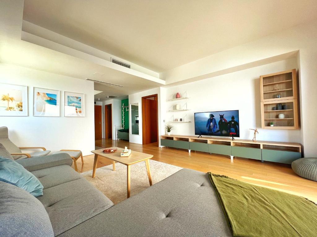Luxury beachfront apt - quite area, 100 sqm - 742