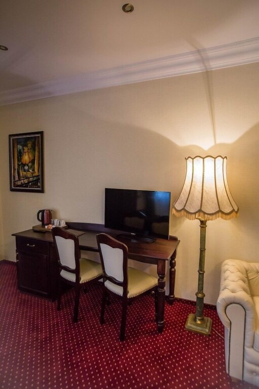 Magus Hotel - 4