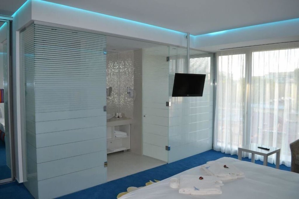 Marshal Garden Hotel - 702