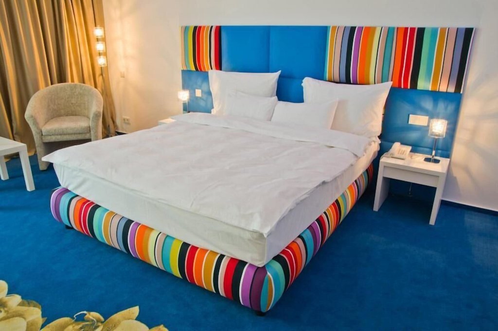Marshal Garden Hotel - 719