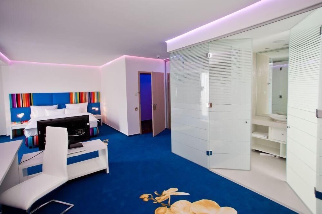 Marshal Garden Hotel - 828