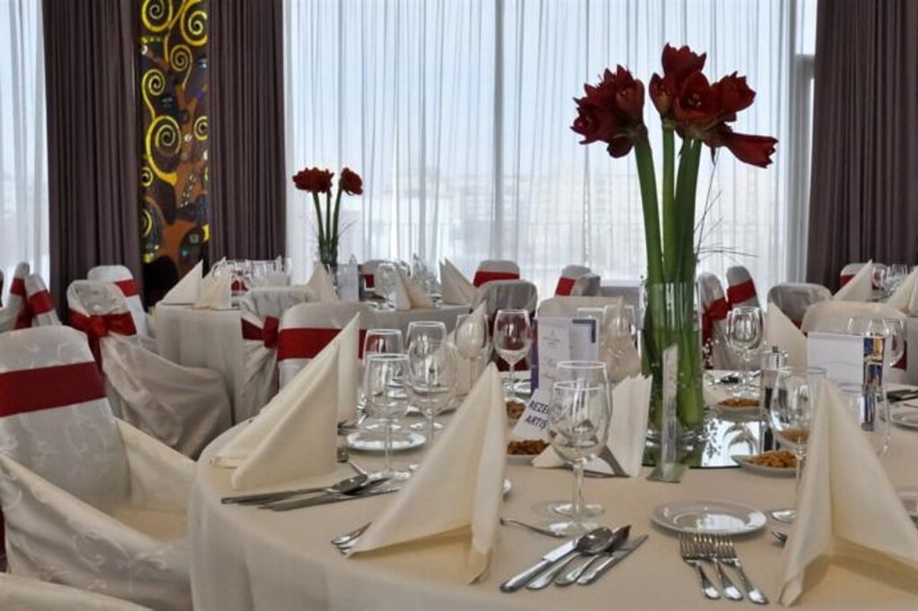 Marshal Garden Hotel - 964