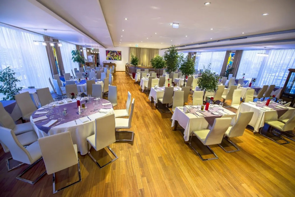 Marshal Garden Hotel - 570