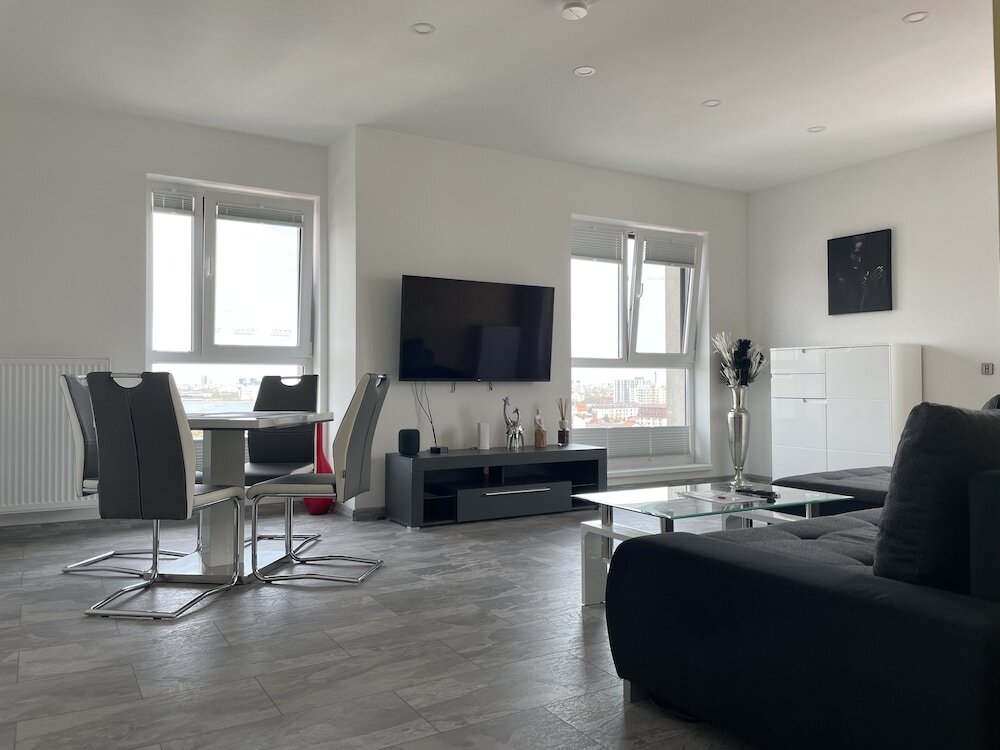 Marvelous 4 Room Penthouse W14-W15 - 655