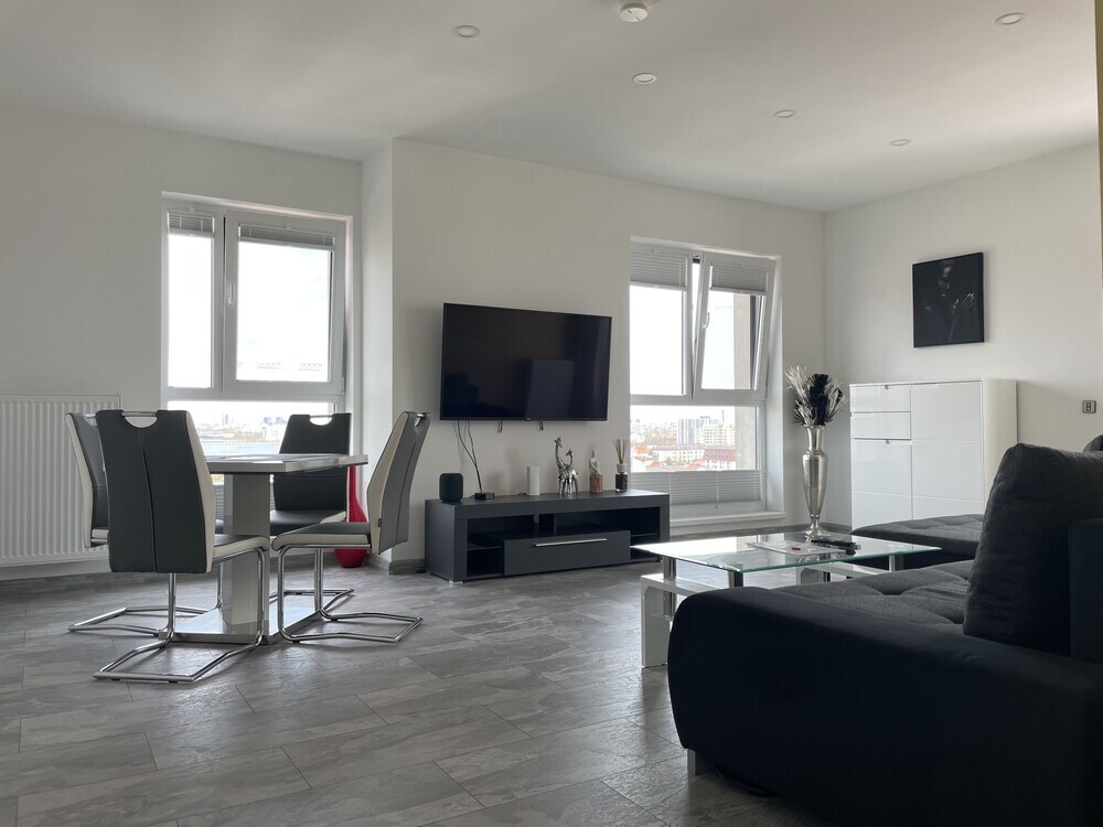 Marvelous 4 Room Penthouse W14-W15 - 668