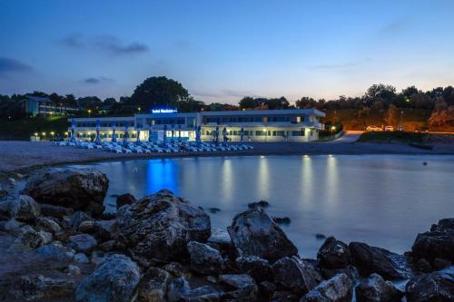 Meduza Hotel - 380