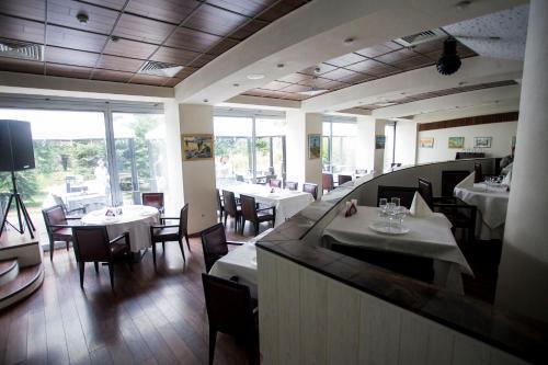 Hotel Navrom River - 383