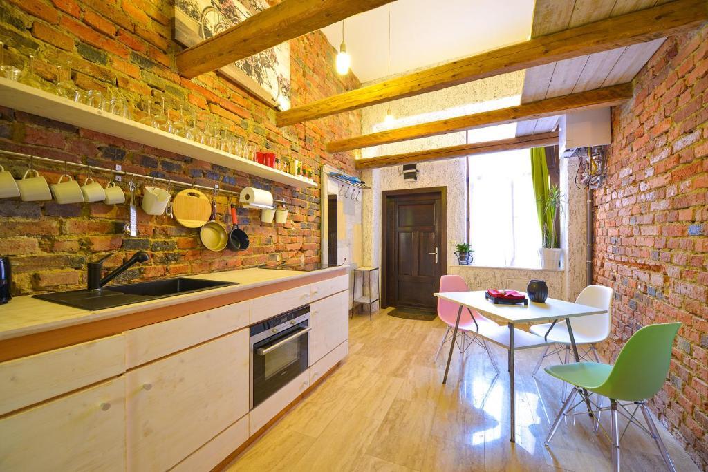 Michael Weiss Apartment - 303