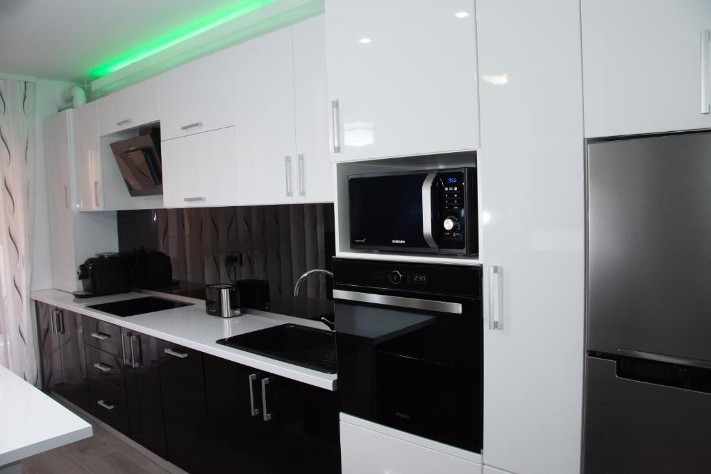 Modern minimalist apartment in Oradea - 935