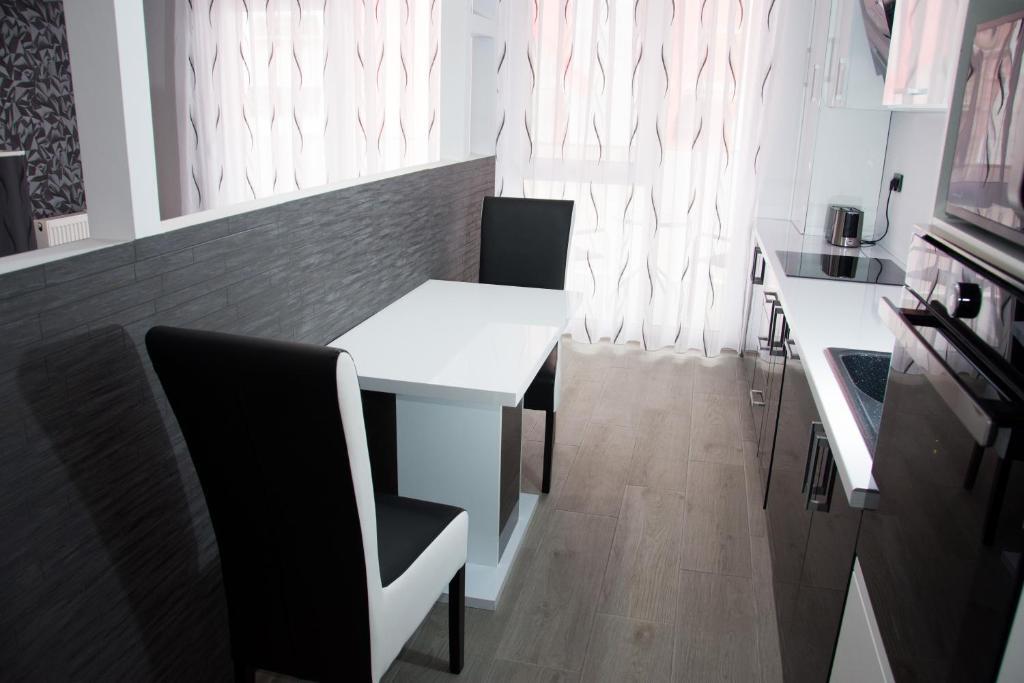 Modern minimalist apartment in Oradea - 879