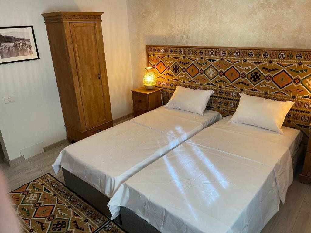 Casa Românească - 159