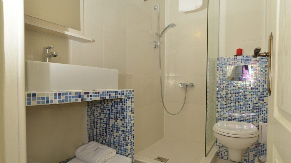 Mykonos Mamaia Boutique Villa Hostel - 563