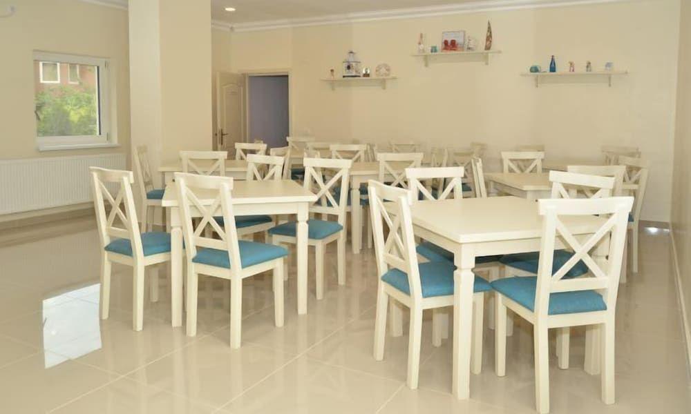 Mykonos Mamaia Boutique Villa Hostel - 278
