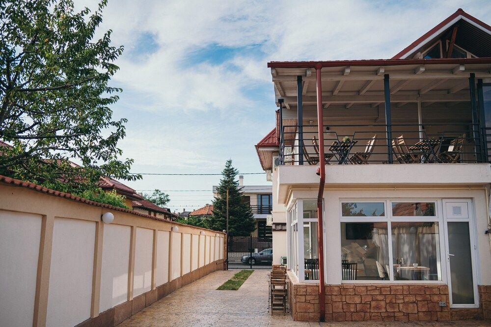 NEST Guesthouse - 561