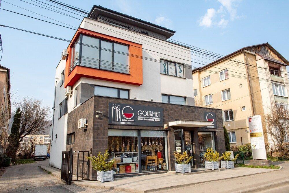 Niagara Apartments - 643
