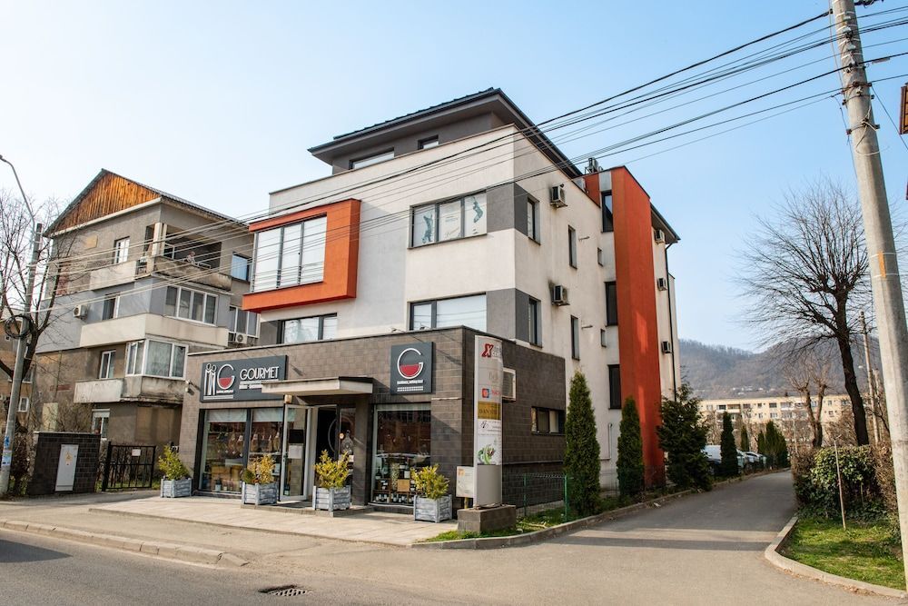 Niagara Apartments - 731