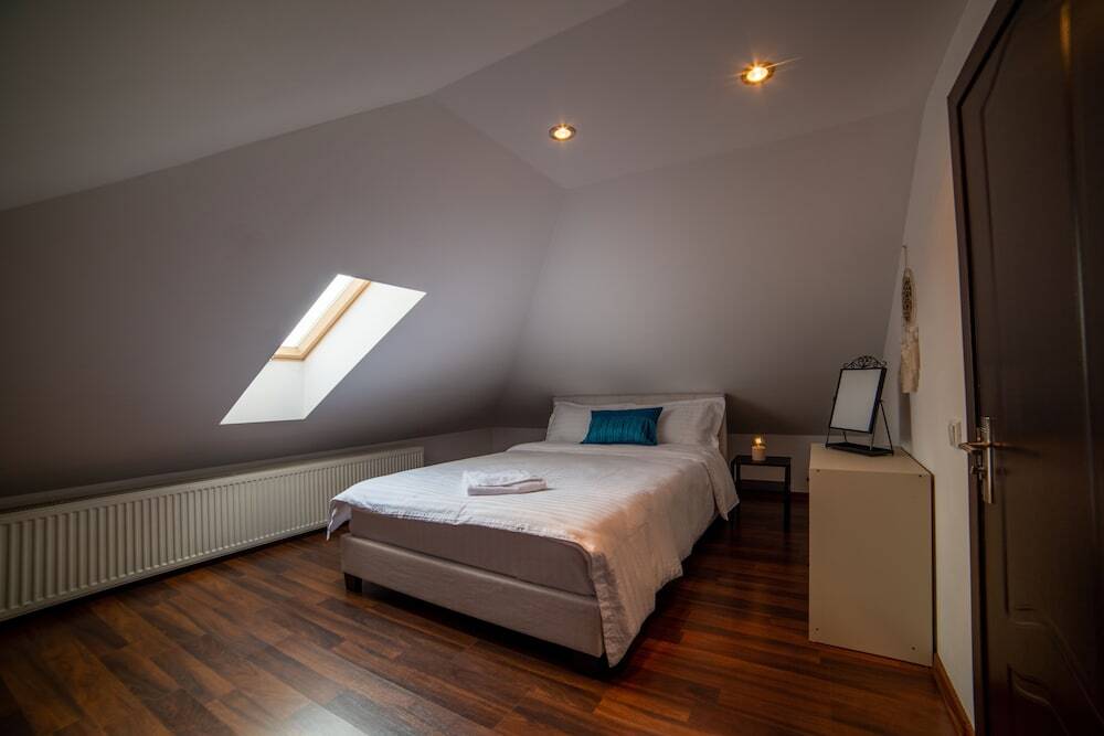 Niagara Apartments - 557