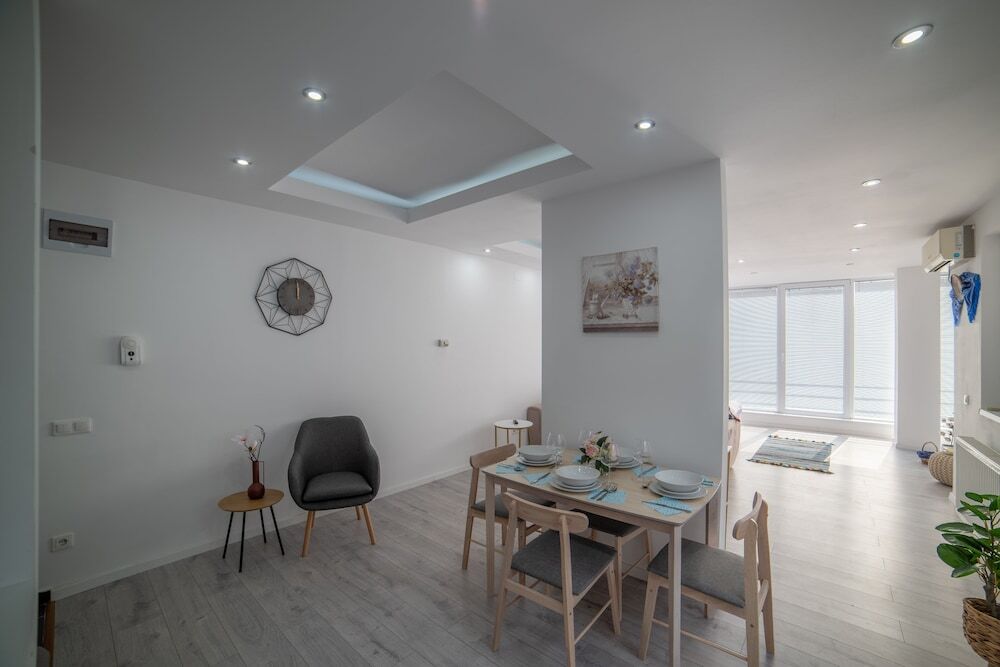 Niagara Apartments - 251