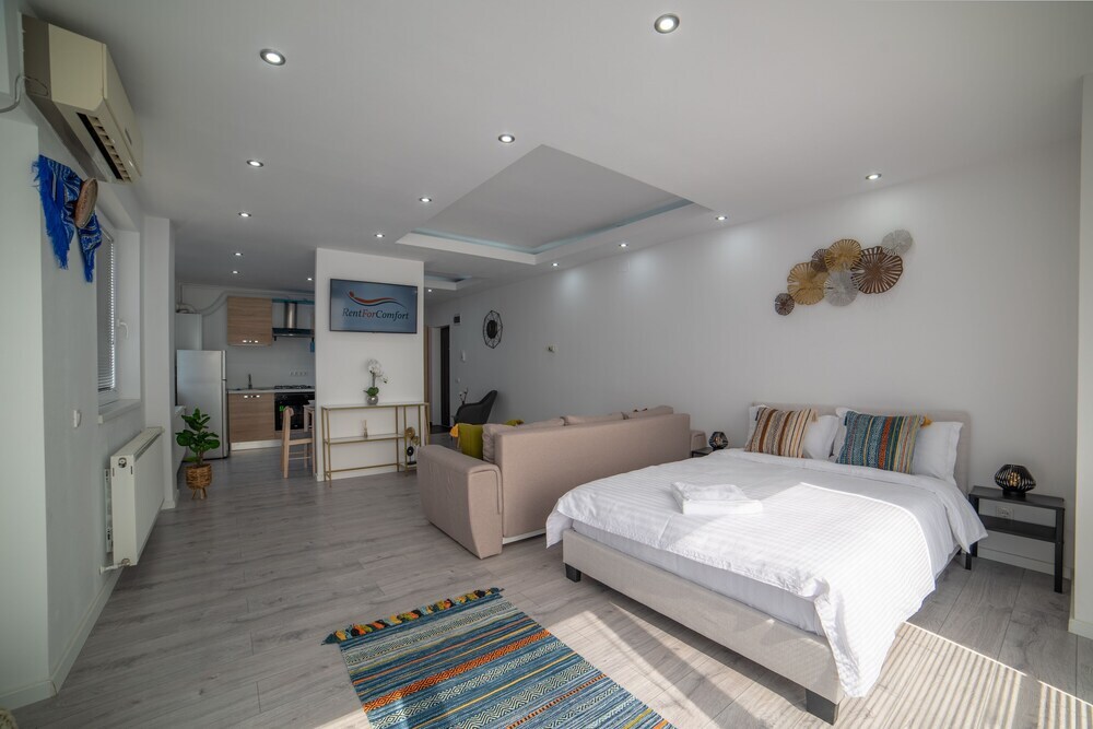 Niagara Apartments - 525