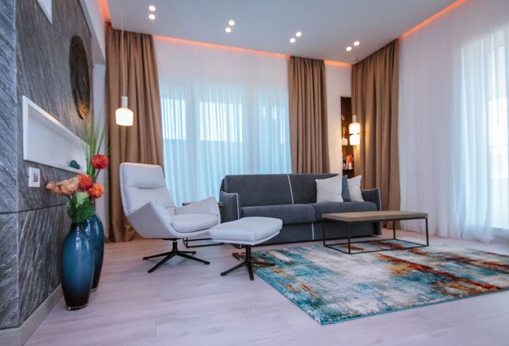 No 6 Apartments - 617