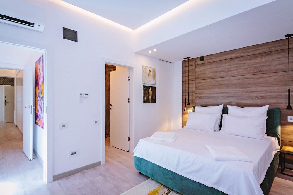 No 6 Apartments - 371