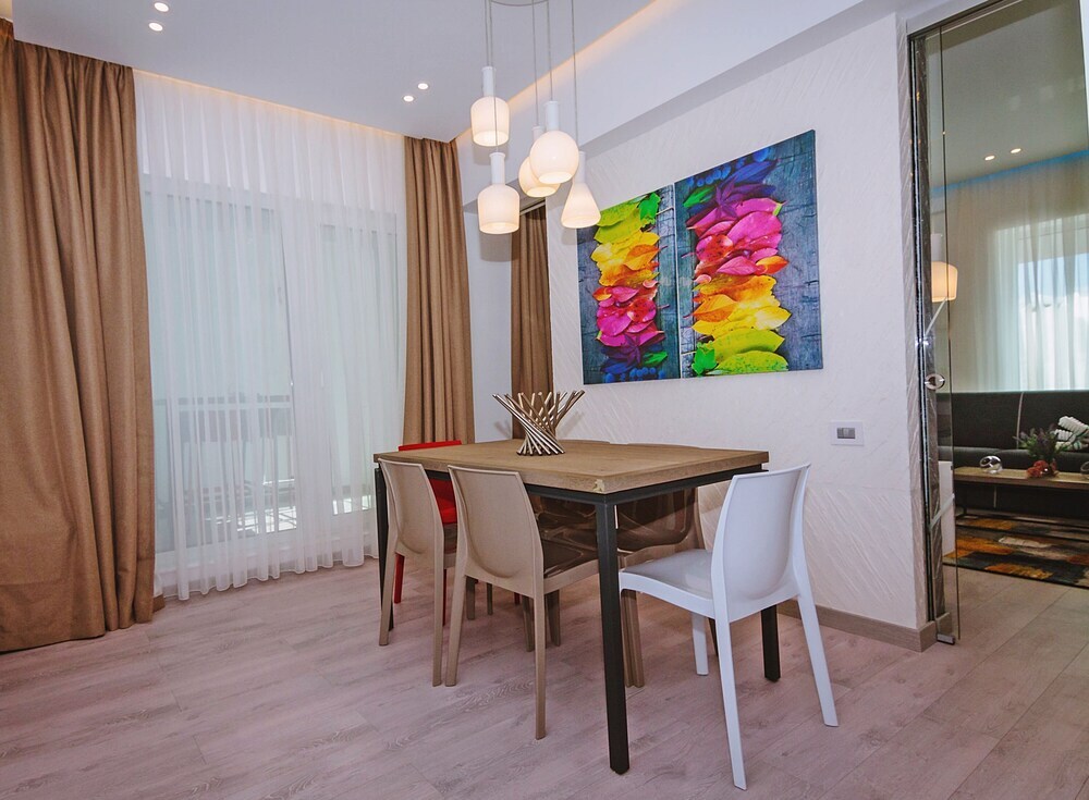 No 6 Apartments - 182