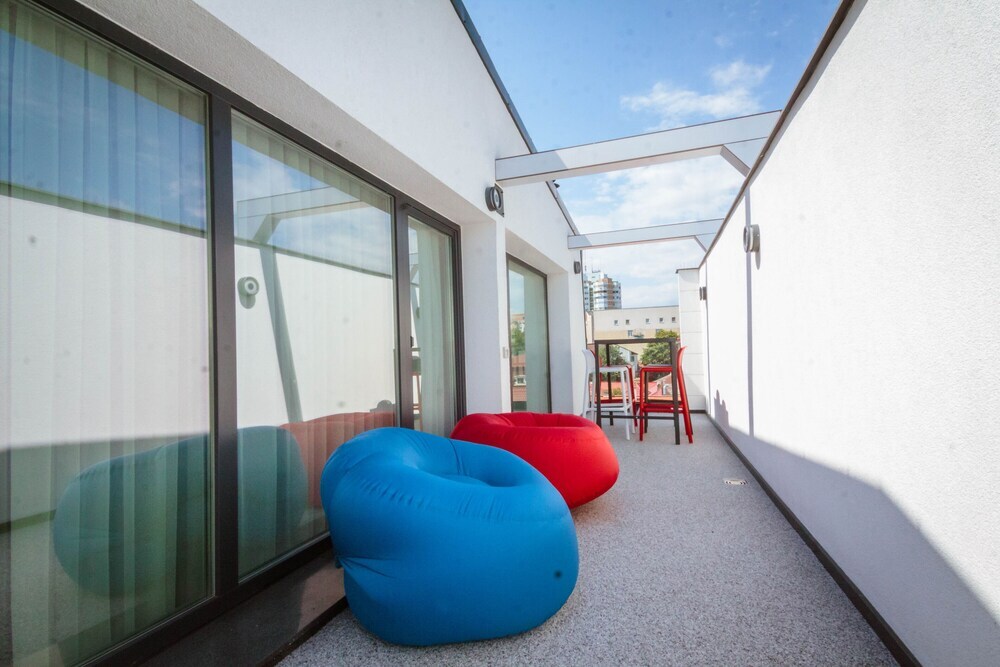 No 6 Apartments - 377