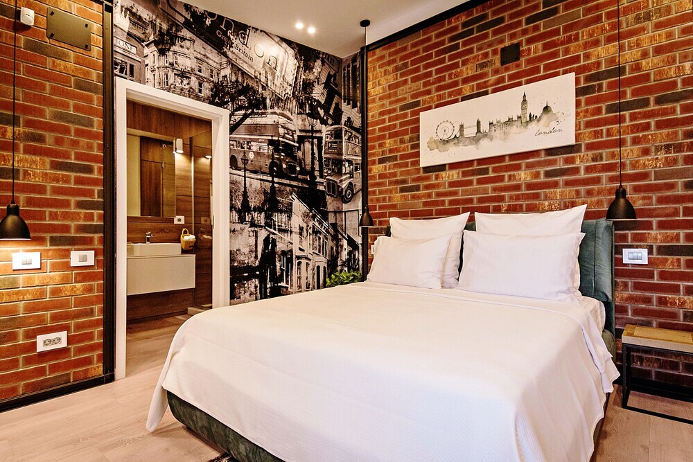No 6 Apartments - 718