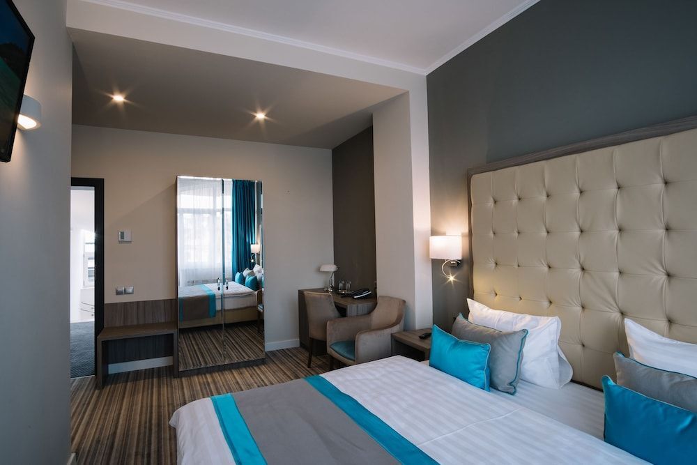 Norm Hill Hotel - 453