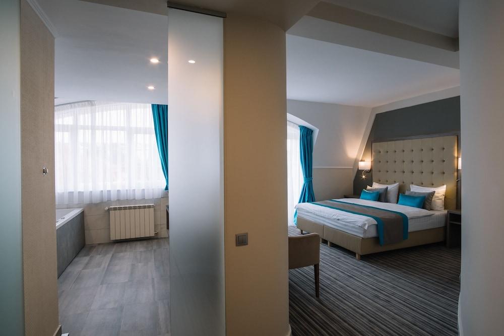 Norm Hill Hotel - 205
