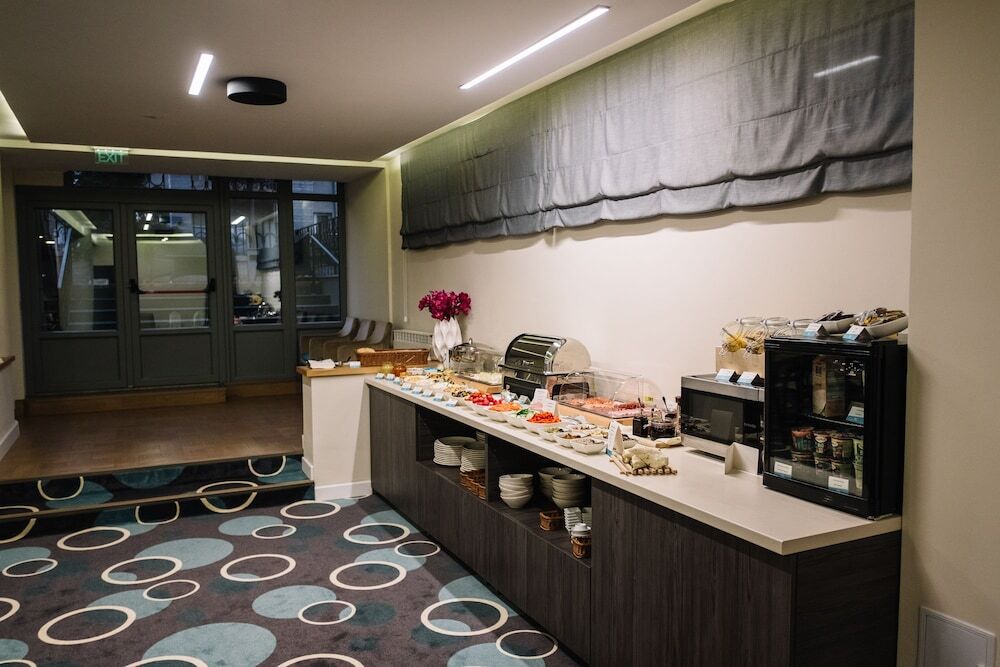 Norm Hill Hotel - 874