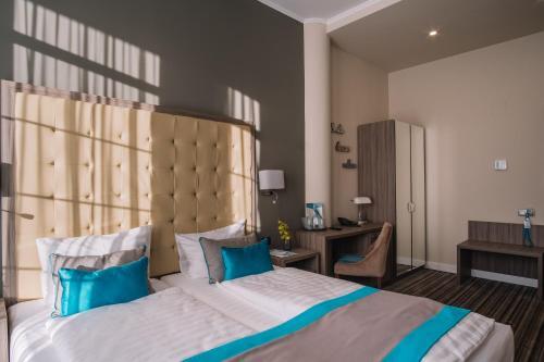 Norm Hill Hotel - 849