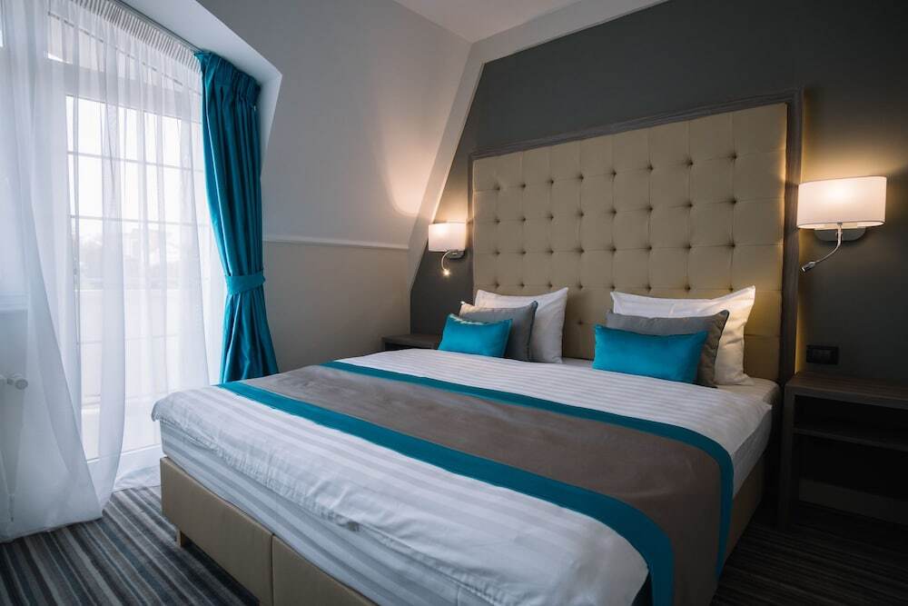Norm Hill Hotel - 200