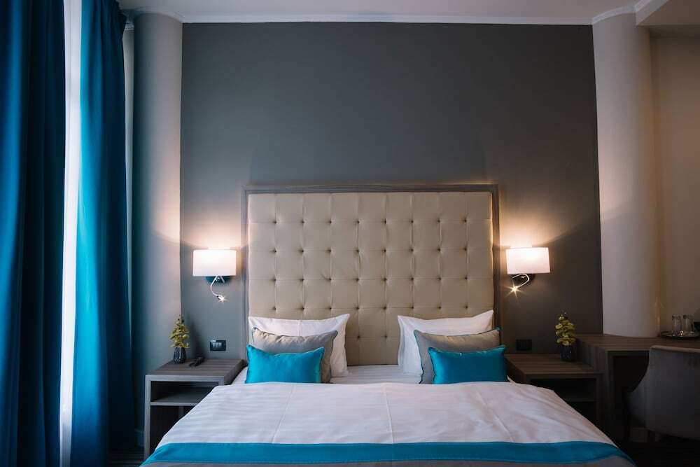 Norm Hill Hotel - 661