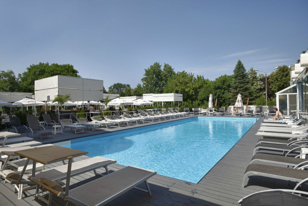 North Star Continental Resort - 400