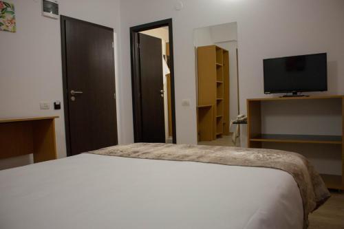 N&S Hotel - 195