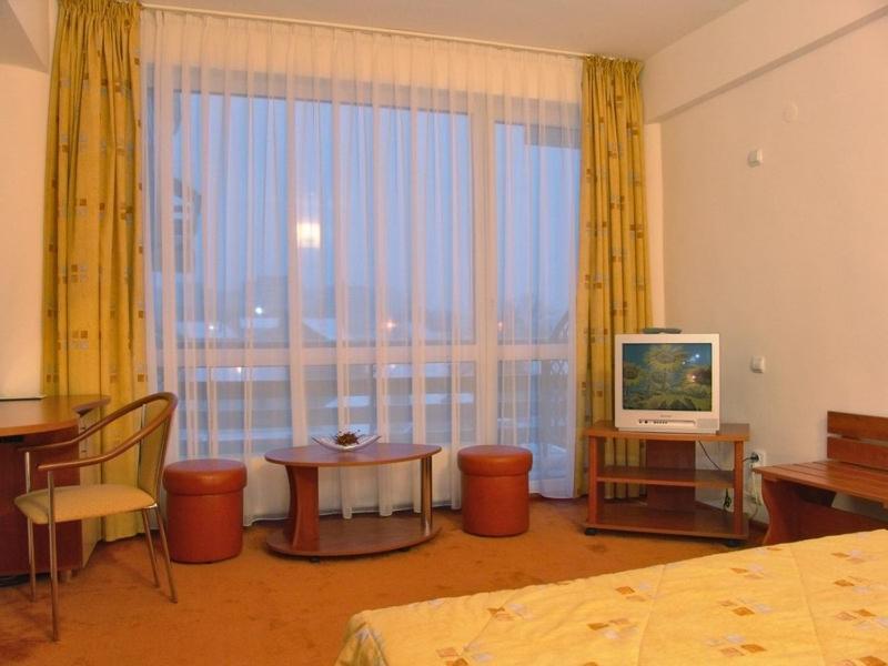 Oasis Hotel - 303