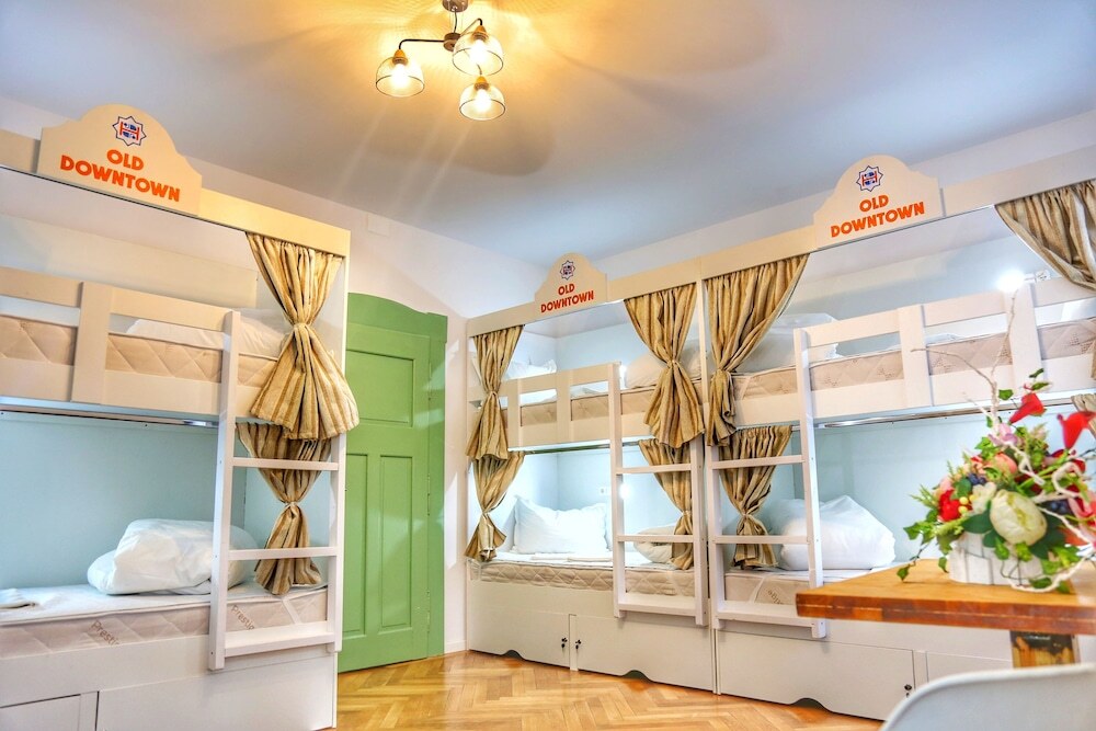 Old Downtown Hostel - 612