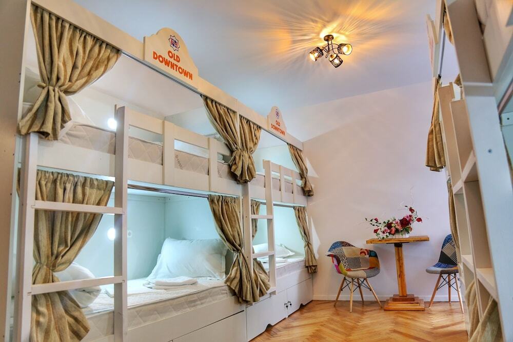 Old Downtown Hostel - 927