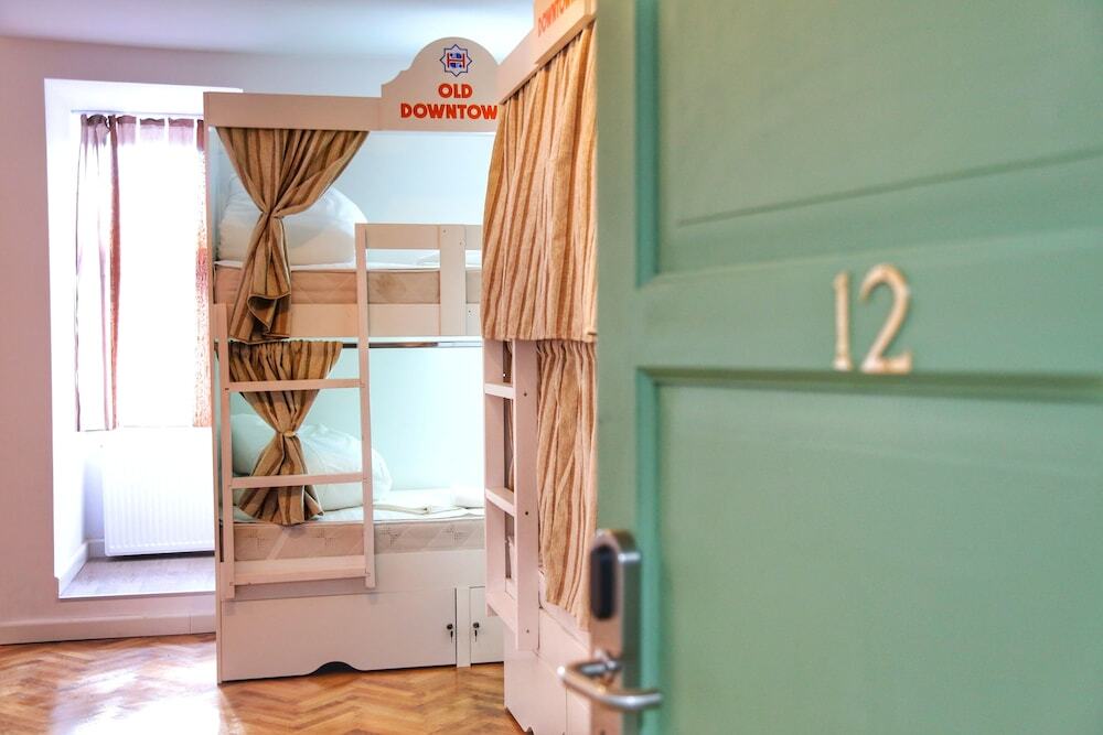 Old Downtown Hostel - 573