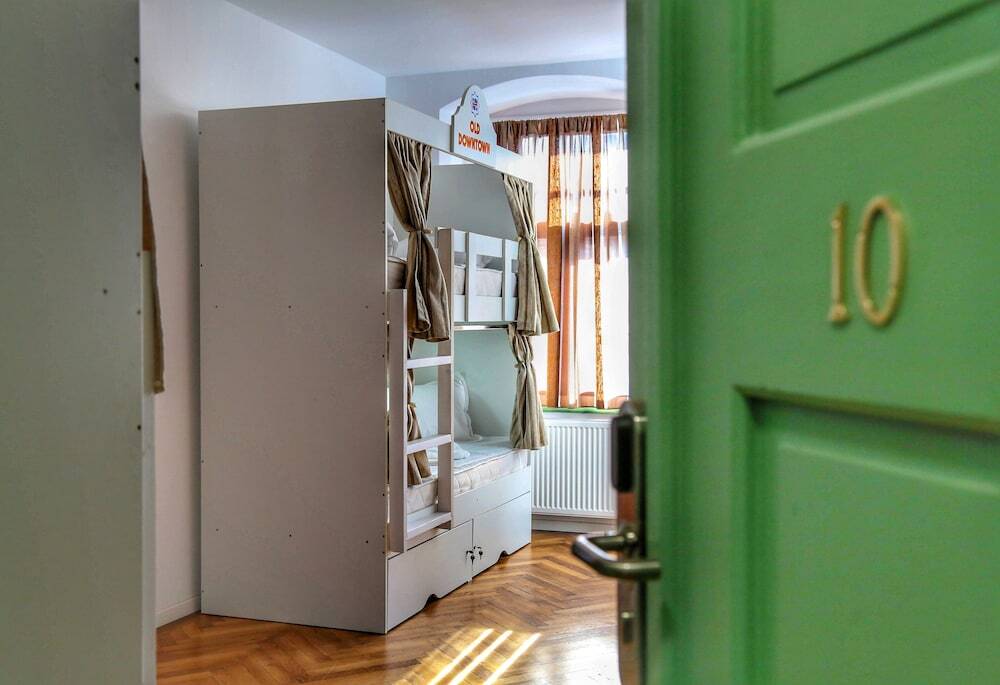 Old Downtown Hostel - 758