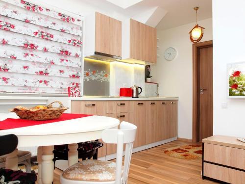 Old Town Apartment - 300